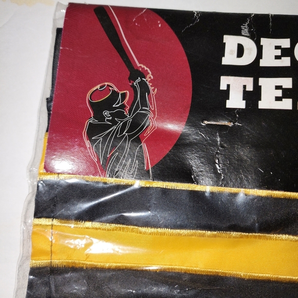 Collegiate Decorative Flag - Picture 4 of 7